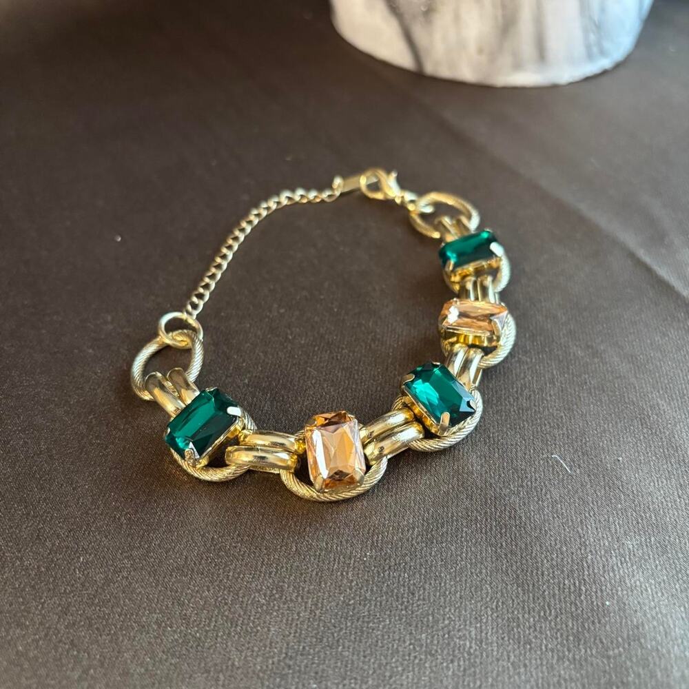 Jewel mint bracelet excellent condition